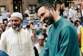 Un progresist musulman de origine ugandeză, favorit pentru Primăria New York: Zohran Mamdani îl învinge pe Andrew (…)