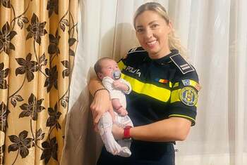 Instinctul unui câine a făcut diferența: O polițistă din Prahova a salvat un bebeluș, după ce a fost alertată de (…)