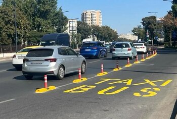 Constanța este noul... Caracal. Primăria a făcut o bandă specială pentru transport public pe un bulevard unde nu (…)