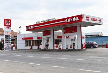 Grupul ungar Mol revine la masa negocierilor: Vrea rafinăriile Lukoil din Europa, inclusiv după refuzul României
