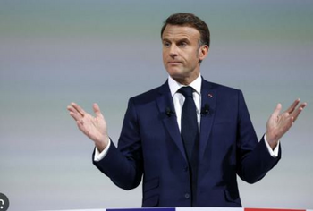 Macron a declarat război libertății de exprimare