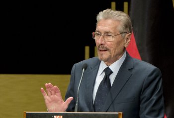 Fostul preşedinte Emil Constantinescu va conferenţia la Oradea, la Muzeul Ţării Crişurilor