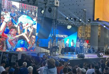 Universitatea Craiova şi-a prezentat lotul şi echipamentul pentru sezonul următor, într-un show în centrul oraşului