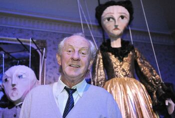 Designerul personal al prințesei Diana, Paul Costelloe, a murit răpus de boală. Familia a făcut anunțul trist