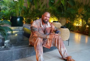 Alex Bodi, zi de naștere pe lux și opulență! Au curs râuri de șampanii, iar iubita l-a filmat în ipostaze inedite