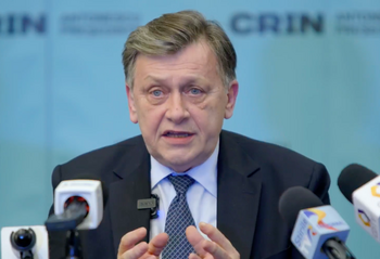 Crin Antonescu: Nu am solicitat pensia specială care mi se cuvine după 6 mandate de parlamentar