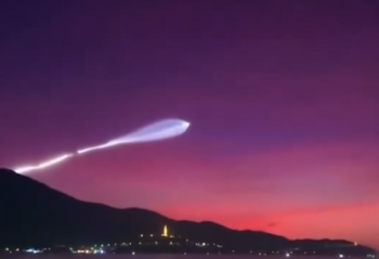 VIDEO De forma unei meduze și mărimea unui avion: Apariția spectaculoasă care a luminat cerul și a stârnit panică în (…)