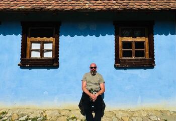 Bogdan Stelea, gest copleşitor: „Aruncată ieri în gunoi, astăzi este lângă inima mea”