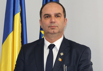 Deputatul S.O.S România, Mihai-Adrian Țiu, despre licitațiile trucate pentru microbuze școlare: „Stopați furtul din (…)