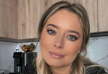 FOTO / Cu ce s-a confruntat Laura Cosoi după ce a devenit mămică. ”Nu te mai CAUTĂ nimeni”