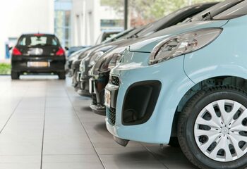 DEPĂȘIREA, manevra din trafic care produce divergențe între șoferi. Ce prevede Codul Rutier