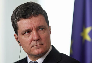 Nicuşor Dan: În timp ce noi discutam despre reduceri, unele ministere au început să arunce cu banii