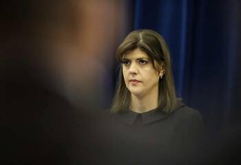 Kovesi a pus tunurile pe apropiații lui Iohannis. Oamenii fostului turist de la Cotroceni, vizați de anchete cu (…)