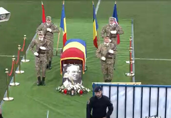 Emeric Ienei, înmormântat cu onoruri militare. Nepoata fostului mare antrenor a cântat imnul României
