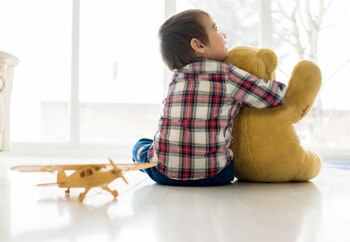 Românii abandonați de stat după majorat. Sunt tot mai mulți și mai vulnerabili iar România îi șterge cu buretele