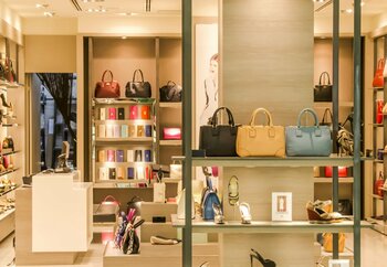 Louis Vuitton, Gucci și noii disruptori: topul tendințelor eBay 2025