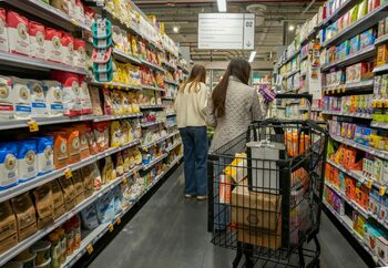 Cât costă viața în Elveția în 2025. Coșul de CUMPĂRĂTURI de bază în „țara băncilor”, mai mic decât în România