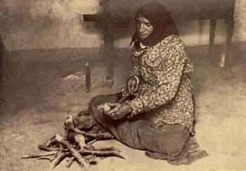 Tradiţii şi superstiţii. Sfaturi băbeşti. Descântece cu linguri - cum scapi de junghiuri