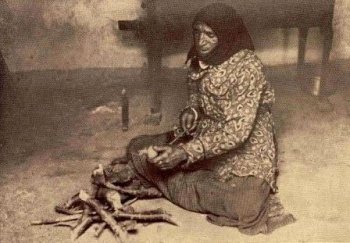 Tradiţii şi superstiţii. Sfaturi băbeşti. Descântece cu linguri - cum scapi de junghiuri