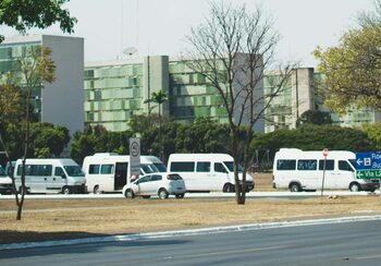 Ministrul Pîslaru explică de ce scandalul microbuzelor electrice ajunge abia acum în atenția Parchetului European