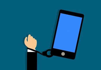 Orașul care vrea să limiteze utilizarea smartphone-urilor la două ore pe zi. Legătura cu problemele de sănătate (…)