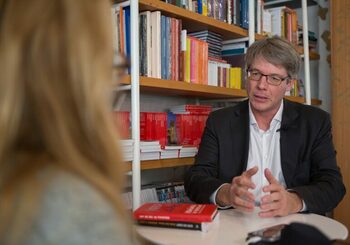 Istoricul care a avertizat asupra focarelor neolegionare și a lui Georgescu: Președintele nu ar trebui să se (…)