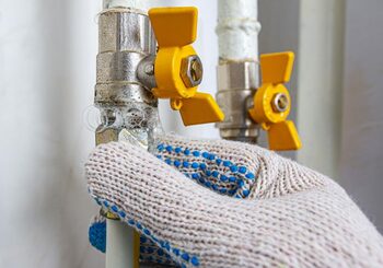Miros de gaz în casă? Ghid esențial: cum îl identifici corect și ce să faci imediat pentru siguranța ta