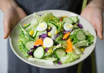 Încă un lanț românesc de restaurante intră în insolvență. Măsurile lui Bolojan ne afectează în mod direct