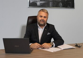 Primul „bugetar de lux” care şi-a tăiat singur salariul la un sfert a explicat decizia: „Din respect”