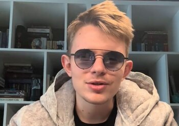 Fiul Laurei Vicol, inculpată în dosarul Nordis, sfidează românii pe TikTok: „Eu stau la Monaco, voi nu. Eu port geci (…)