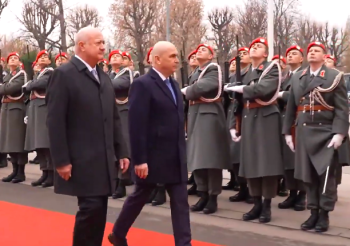 Cancelarul Austriei îl primește pe premierul Ilie Bolojan cu onoruri militare. Cei doi vor discuta despre cooperarea (…)