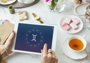 Horoscop zodia Gemeni pentru anul 2026. Previziuni astrale despre bani, carieră, dragoste și sănătate