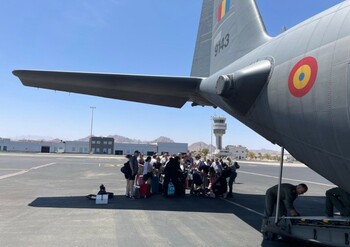 Un nou grup de 37 de cetățeni români evacuați din zona de conflict din Orientul Apropiat a ajuns în siguranță în țară