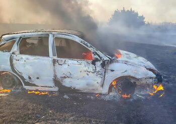 Incendiu de vegetație în Giurgiu, provocat de un autoturism în flăcări