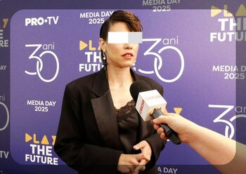 Nu se desparte de el! Prezentatoarea de la Pro TV, obicei bizar