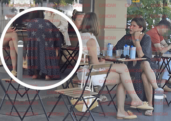 Monica Bîrlădeanu și-a pus pe tavă…posteriorul! A încercat să o „regleze”, dar… Poziție de yoga în mijlocul străzii!