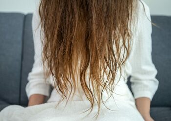 De ce tot mai multe femei solicită transplant de păr?