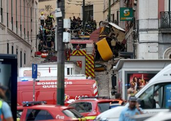 Filmul tragediei de la Lisabona: cum s-a produs desprinderea cablului la funicularul Gloria și care sunt primele (…)