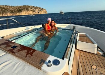 Nici că-i pasă de gura lumii. Georgina a postat imagini din vacanța cu Cristiano Ronaldo, la câteva zile după (…)