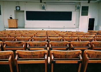 Studenții României care nu vor mai primi burse! Statul a decis