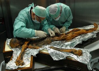 Ötzi, omul din gheață: ce au descoperit cercetătorii în corpul unei mumii vechi de 5.300 de ani