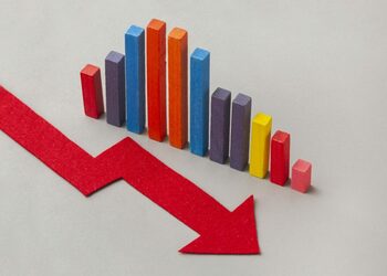 Avertisment dur de la Bruxelles: România va avea creștere economică slabă și deficit mare până în 2027