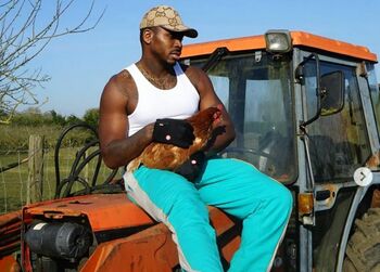 VIDEO / Fekky, un rapper londonez de culoare, s-a îndrăgostit întâi de natură, apoi de agricultură, apoi a înființat (…)