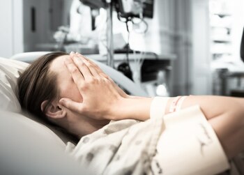 Simptomele ignorate de medici în cazul unei tinere diagnosticate cu cancer avansat. Ce i se spunea după consultații