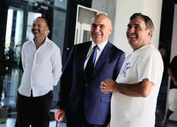 Premierul Ilie Bolojan l-a vizitat pe Hagi