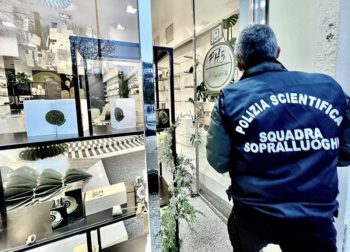 Patru români au jefuit o parfumerie din Italia în 2 minute