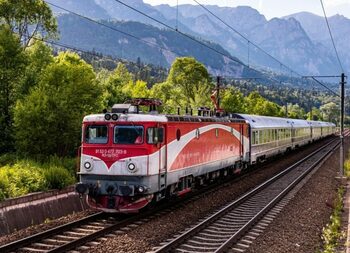 CFR suplimentează trenurile în minivacanța de Sfânta Marie. Rutele pe care vor circula mai multe vehicule feroviare