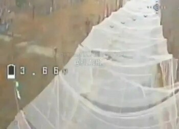 Momentul înfricoșător în care o dronă dragon rusească revarsă o ploaie de foc asupra „tunelurilor vieții”