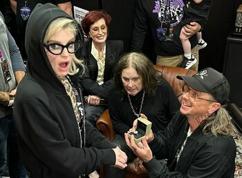 Fiica lui Ozzy Osbourne a fost cerută în căsătorie la ultimul concert Black Sabbath. Cum a reacționat artistul