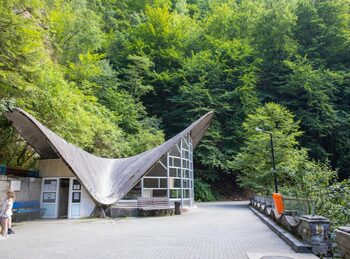 Accesul pe cartelă la izvoarele minerale din stațiunea Băile Olănești, contestat de turiști și localnici